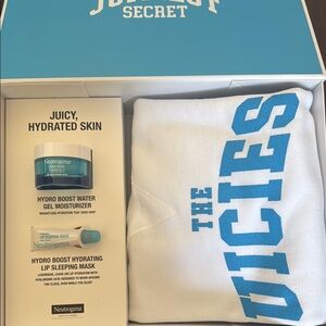 Neutrogena Hydro Boost Set with White and Blue Hoodie